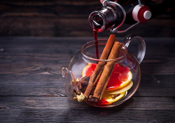 Comment les cours de natation prénatale peuvent-ils aider dans la préparation à l'accouchement ?